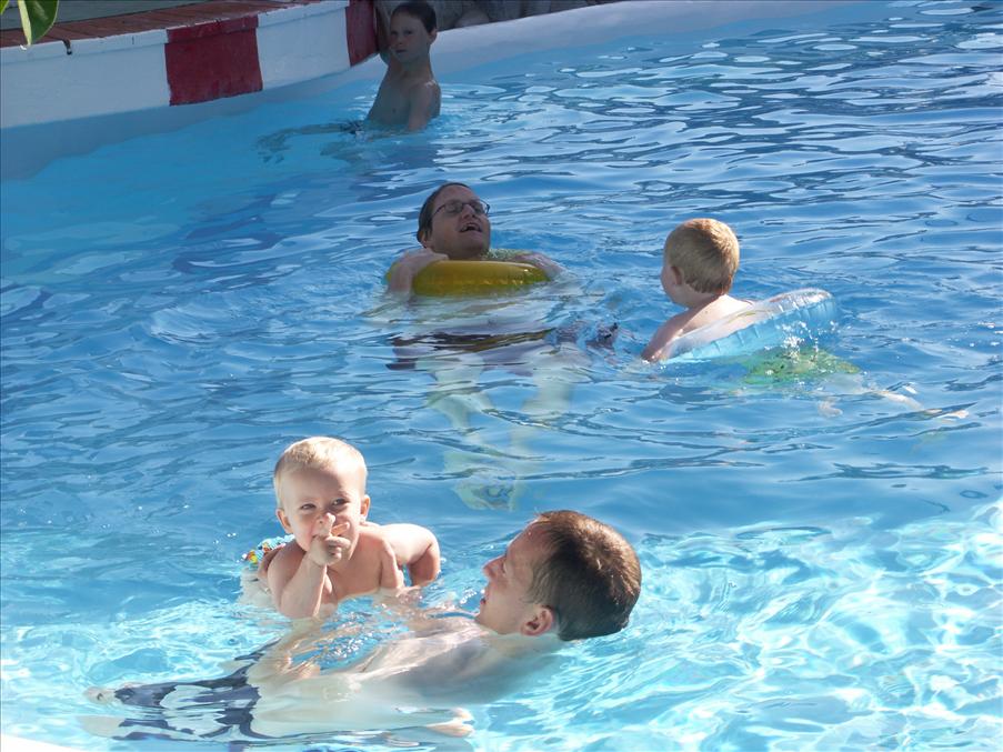 Sista dagen i poolen - m�nga badade
