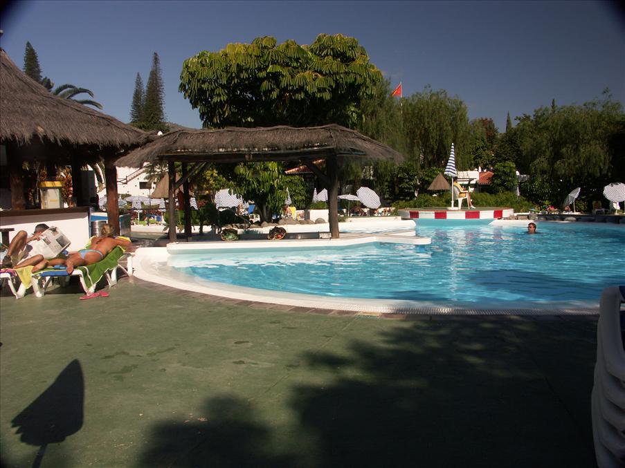 Pool med bar