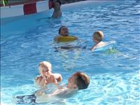 Sista dagen i poolen - m�nga badade