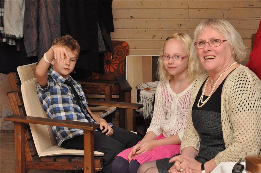 Olle, Ida och Margareta, som h�r fick en liten stund att sitta ned