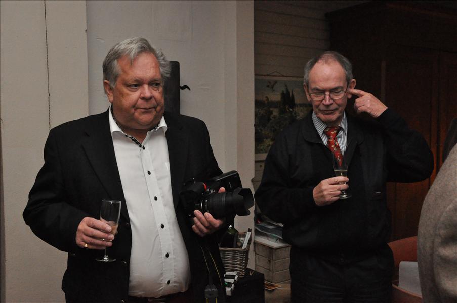 Hasse �r en av fotograferna ikv�ll. G�ran har n�got nytt i �rat...
