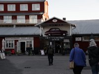 Efter middagen gick vi till Motala motormuseum. Där fanns gamla bilar och motorcyklar, TV-apparater, radioapparater, kameror och en massa andra saker. Miljön var anpassad till tidsåldern - mycket att se och riktigt trevligt.