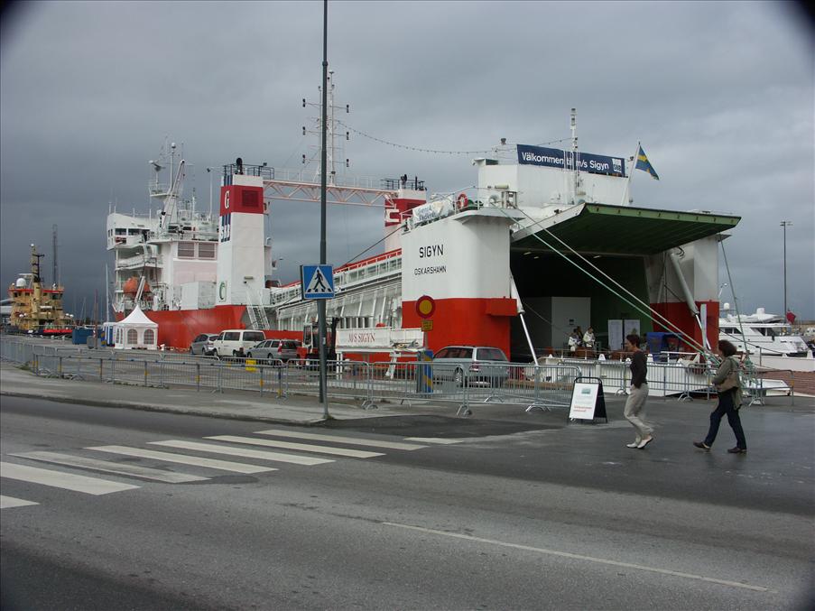 Nu har Almedalsveckan kommit ig�ng med bes�k av bl.a. k�rnkraftsavfallstransportfartyget (puh!) Sigyn