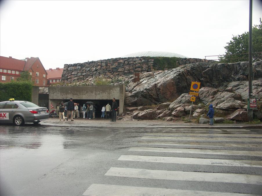 Vi fick tyv�rr inte se Tempelplatsens kyrka fr�n insidan p.g.a. en begravning