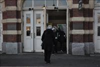 Vi gick via saluhallen p� v�r v�g tillbaka