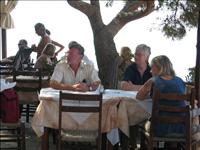 Ivrigt v�ntande p� lunchen