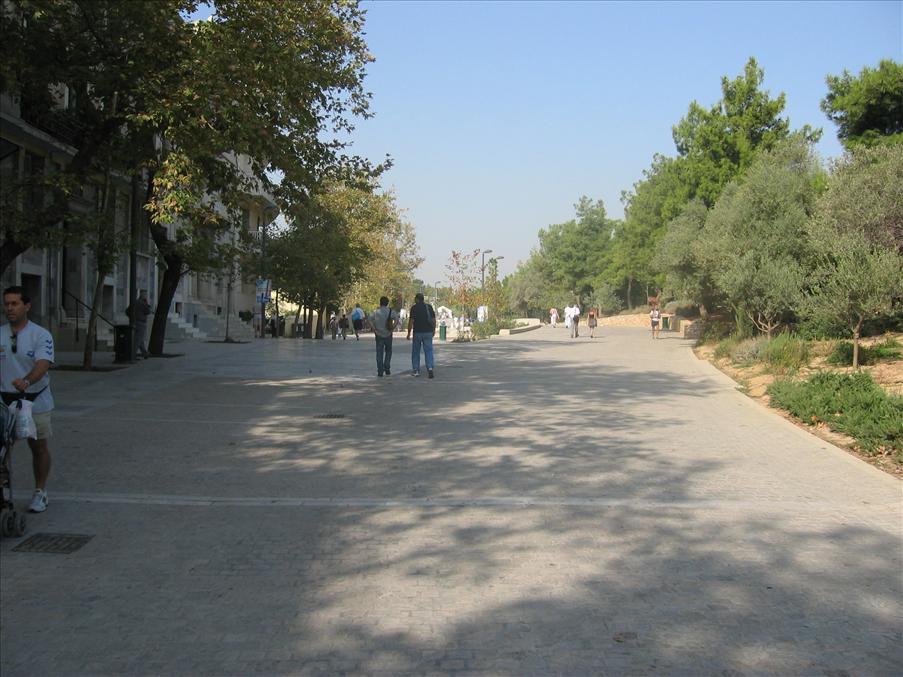 G�gatan nedanf�r Akropolis