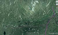 H�r gick vi. Ull�tj�rn till v�nster. Man kan se anl�ggningen p� bilden.
