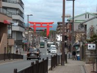 Porten till Okazaki-parken syns därborta