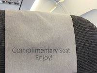 Vi fick business class hela vägen till Osaka. På första sträckan betydde det att det fanns en tom plats mellan oss.