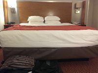 Holliday Inn har väldigt höga och stora sängar.