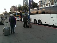 För att åka med tåget måste man ta sig från San Francisco till Emeryville med Amtrak-buss från Ferrybuilding.