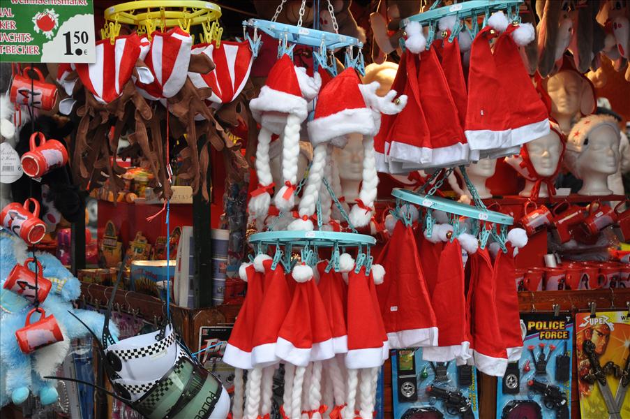 Nu har vi kommit till den stora julmarknaden vid r�dhustorget