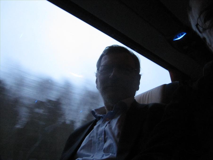 Det b�rjar m�rkna n�r vi tar bussen tillbaka till Stockholm