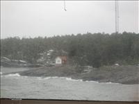 P� v�g in till Grisslehamn ser vi Albert Engstr�ms skrivarstuga