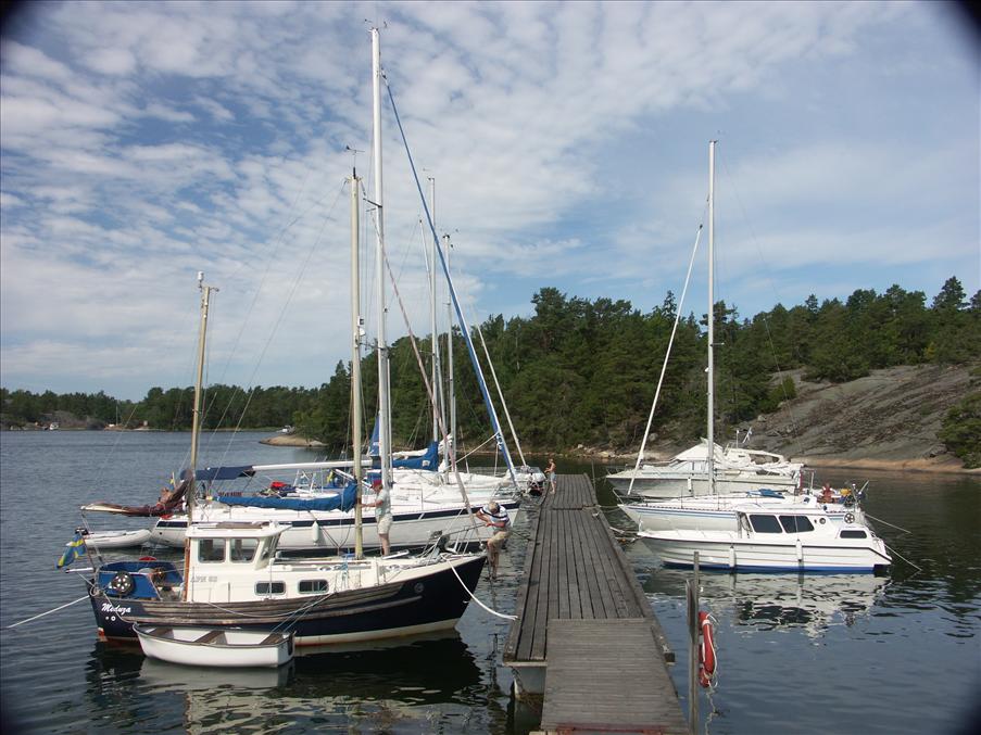 Efter N�sslingen �kte vi vidare - h�r ett stopp i Finnhamn
