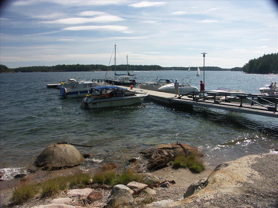 Vi fick en bra plats l�ngst ut p� bryggan