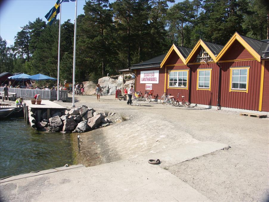 ...som l�g invid aff�ren - se utsmyckningen p� den mittersta gaveln