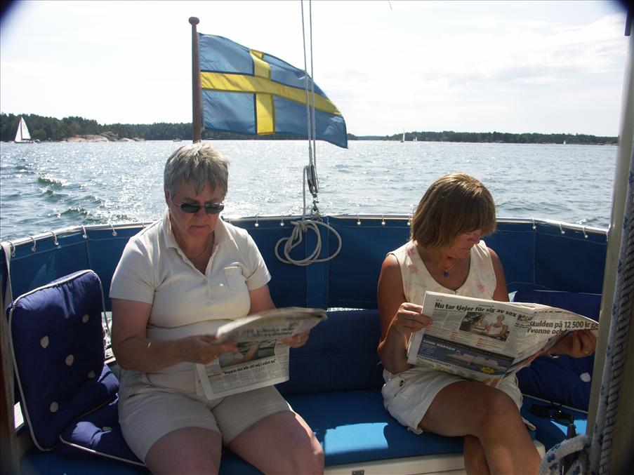 Vi fick naturligtvis �ven tidningen som studeras noggrant