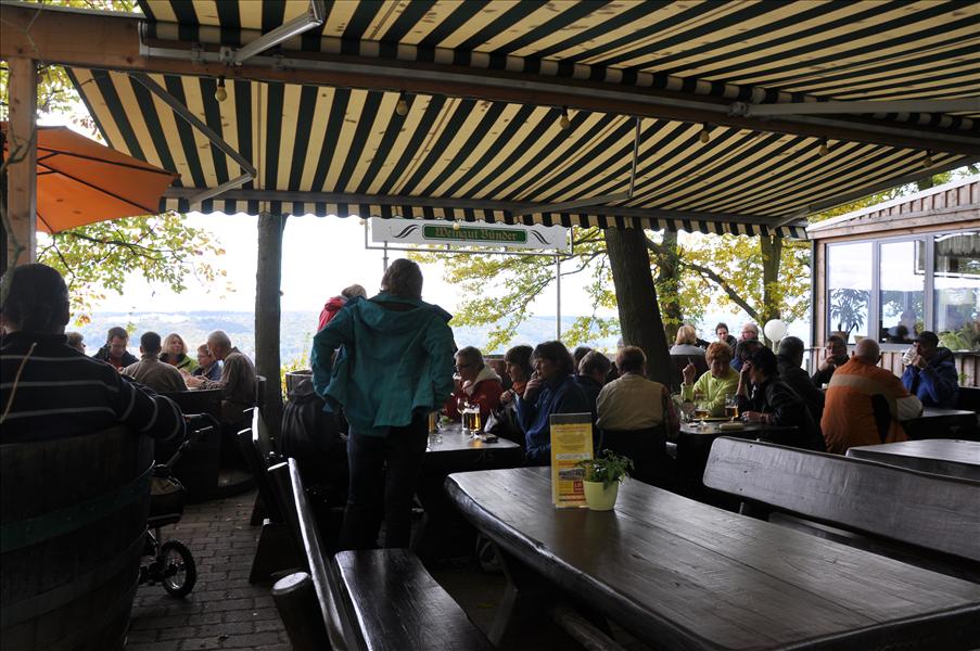 H�r hade vi drickpaus innan vi gick sista biten ned till Berkastel