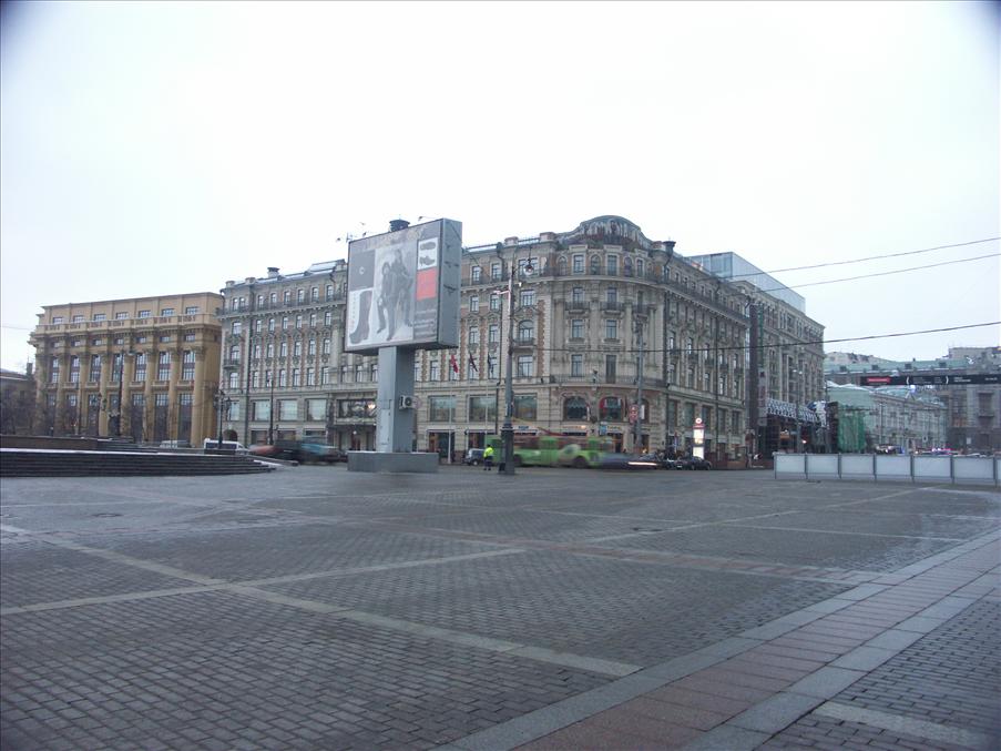 Mitt hotell, Le Meridien National. Alldeles intill byggs det gamla Inturisthotellet National om helt.