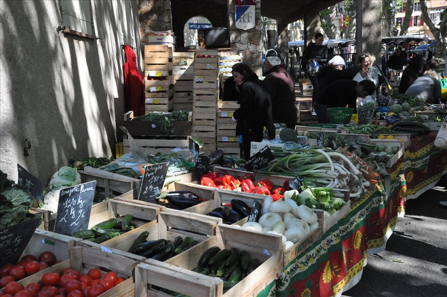 Marknad i Aups p� onsdagen