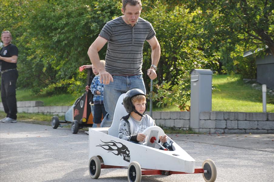 Denna bil hade h�gtalare som demonstrerades efter t�vlingen.