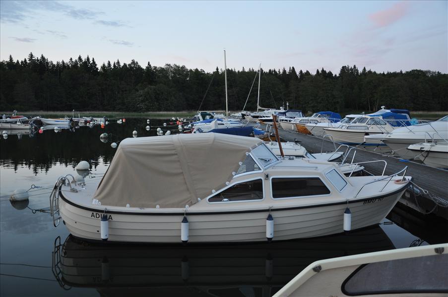 Vi gick en sv�ng till b�ten med sitt nya kapell