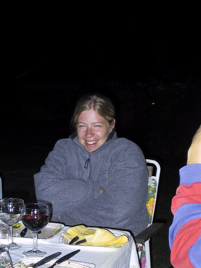 Stina fryser nog lite bland myggen.