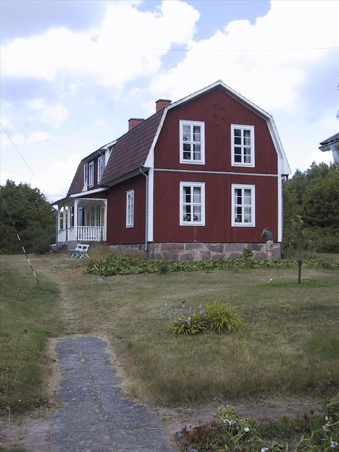 Skolhuset. Observera fotograf Matte. Han tar nog en vidvinkelbild...