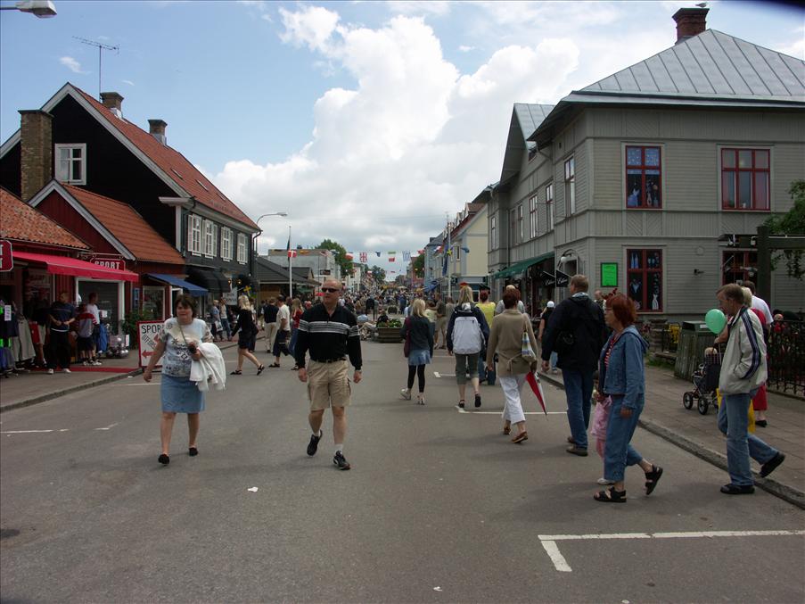 Borholm �r fullt med turister. Prinsessan Viktoria fyller �r imorgon.