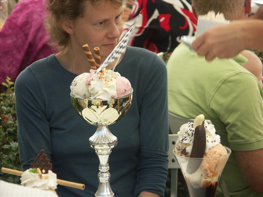 Den h�r heter pokal och till den h�r en guldmedalj