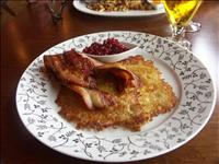 ...och G�ran r�raka med lingon