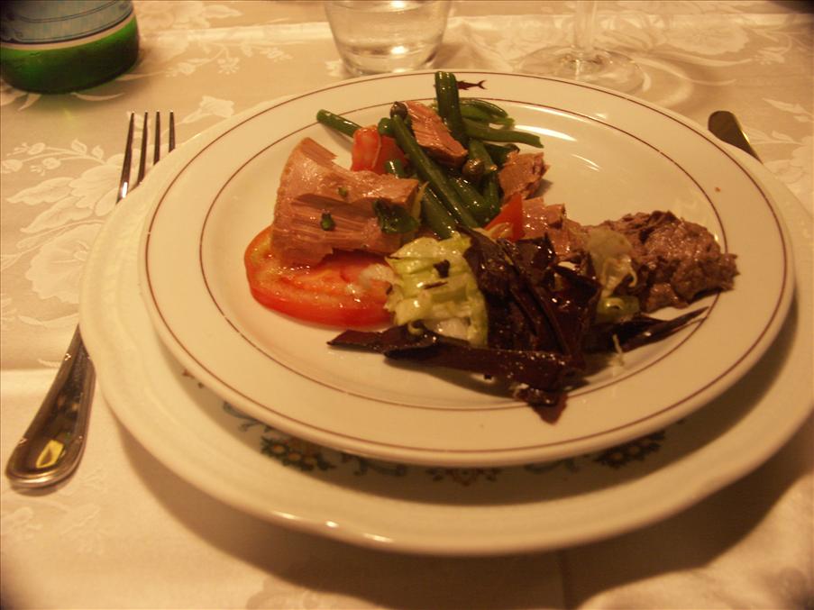 F�rr�tten var ett antal olika kalla varianter av tonfisk - h�r n�gra