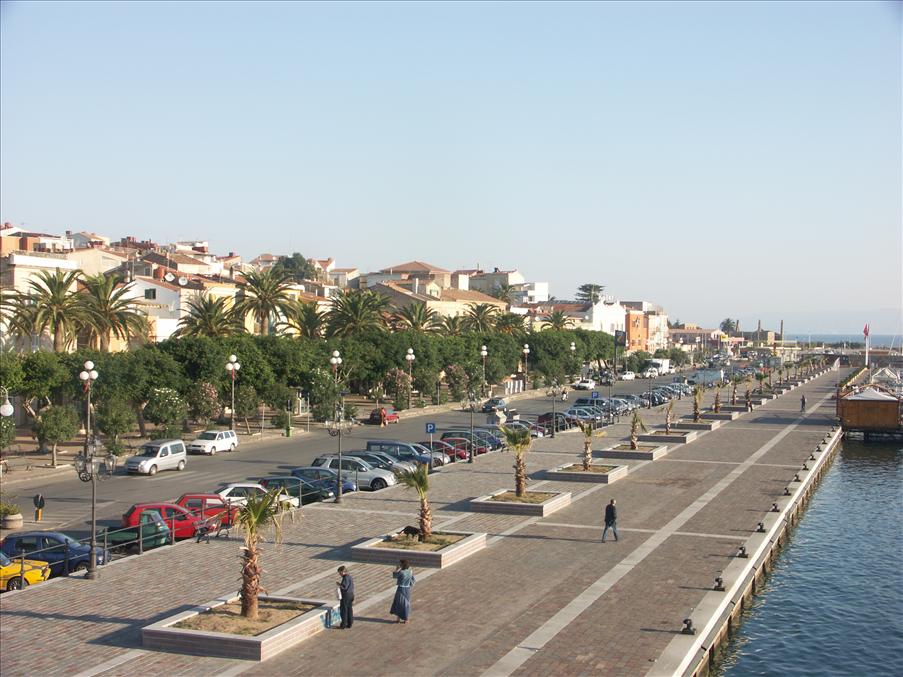 Strandpromenaden sedd fr�n b�ten