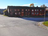 Många hus har växtlighet på taket
