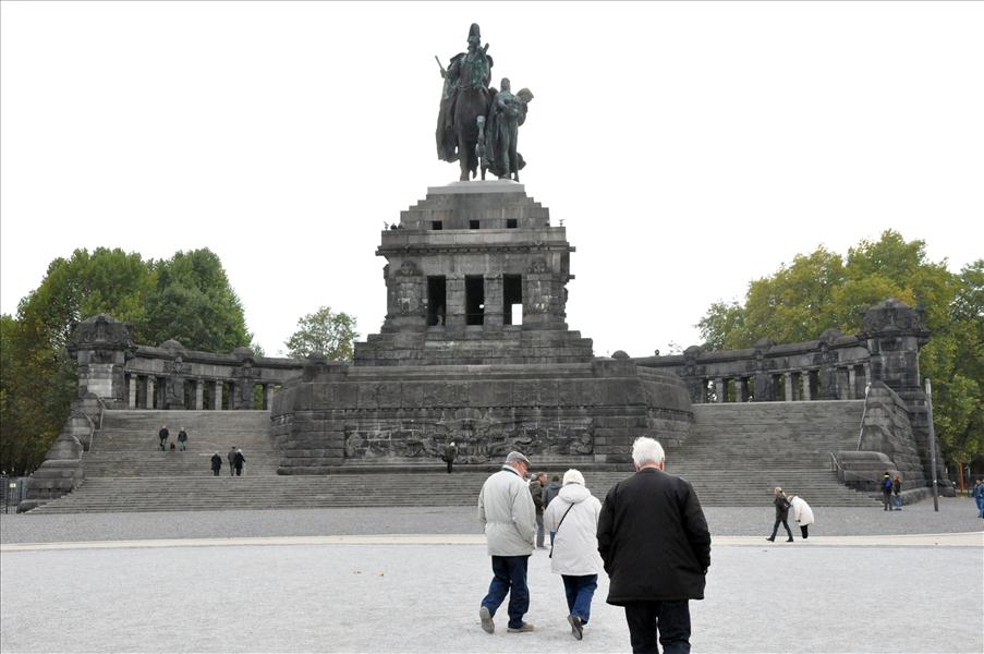 Groteskt monument f�rest�llande Willhelm I