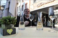 Dr. Wagner (tortt Riesling) var ett vanligt lokalt vin i menyerna