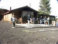 Vi har �kt p� tur till Etna. Tr�jorna �kte p� h�r vid 1800 m-niv�n.