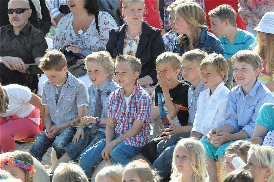 P� plats framf�r scenen