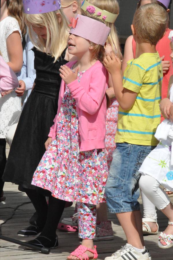 Det �r inte l�tt att se n�r huvudbonaden �r lite f�r stor