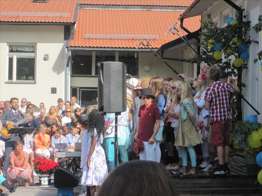 Gl�ntans klasser sjunger