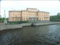 Det finns m�nga vackra byggnader h�r i S:t Petersburg