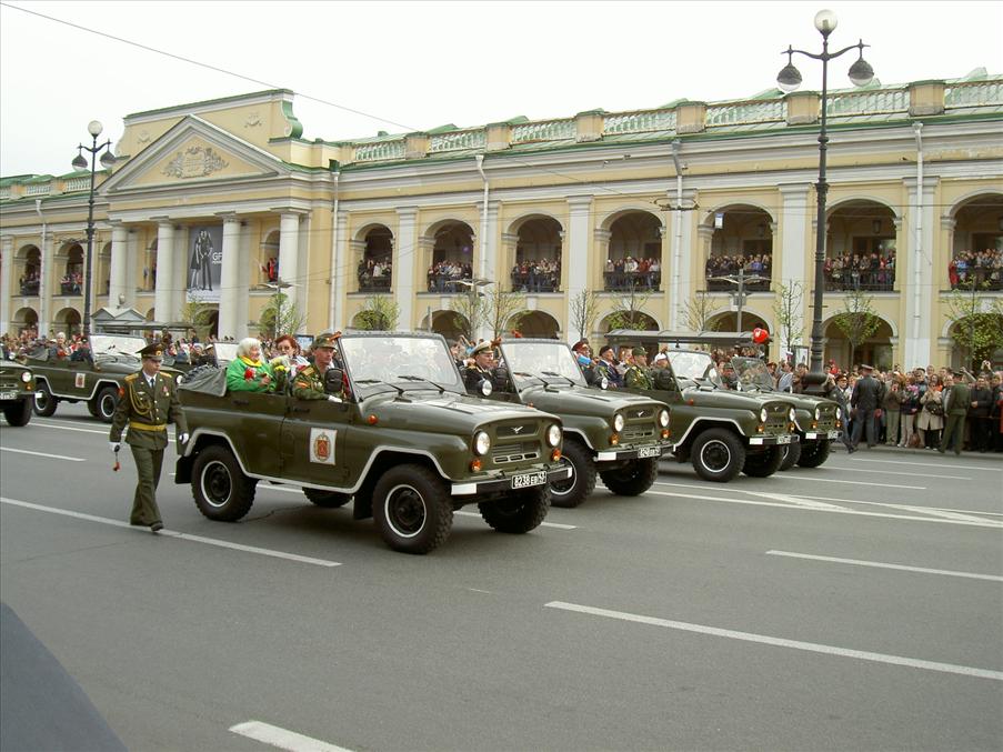 N�gra var bilburna i milit�ra fordon