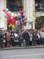Mycket folk har samlats f�r att se marschen