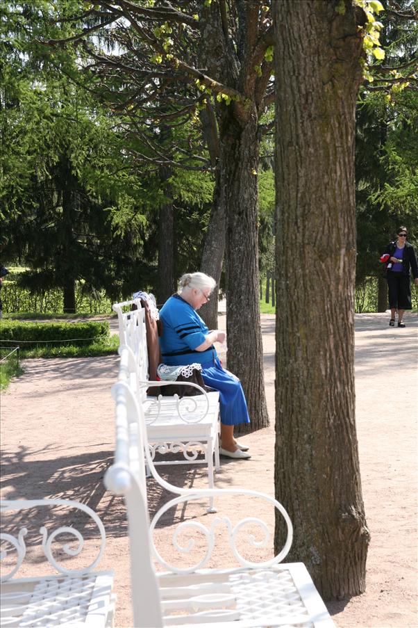 Knypplande dam som s�lde sina alster