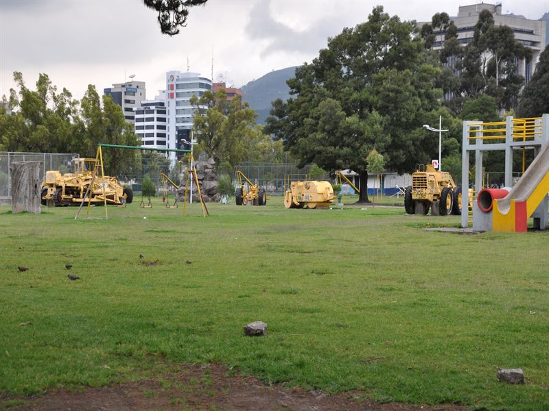 I Catarinaparken har man st�llt upp riktiga maskiner f�r barnen att leka med