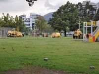 I Catarinaparken har man st�llt upp riktiga maskiner f�r barnen att leka med