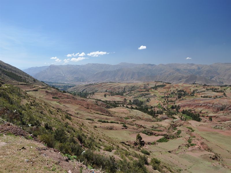 Utsikt fr�n 3700 m.�.h. mot Cusco och innan nedstigningen mot Sacred Valley