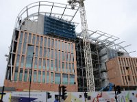 The Francis Crick Institute under uppbyggnad. Det ligger alldeles utanför stationen.  Läs mer...